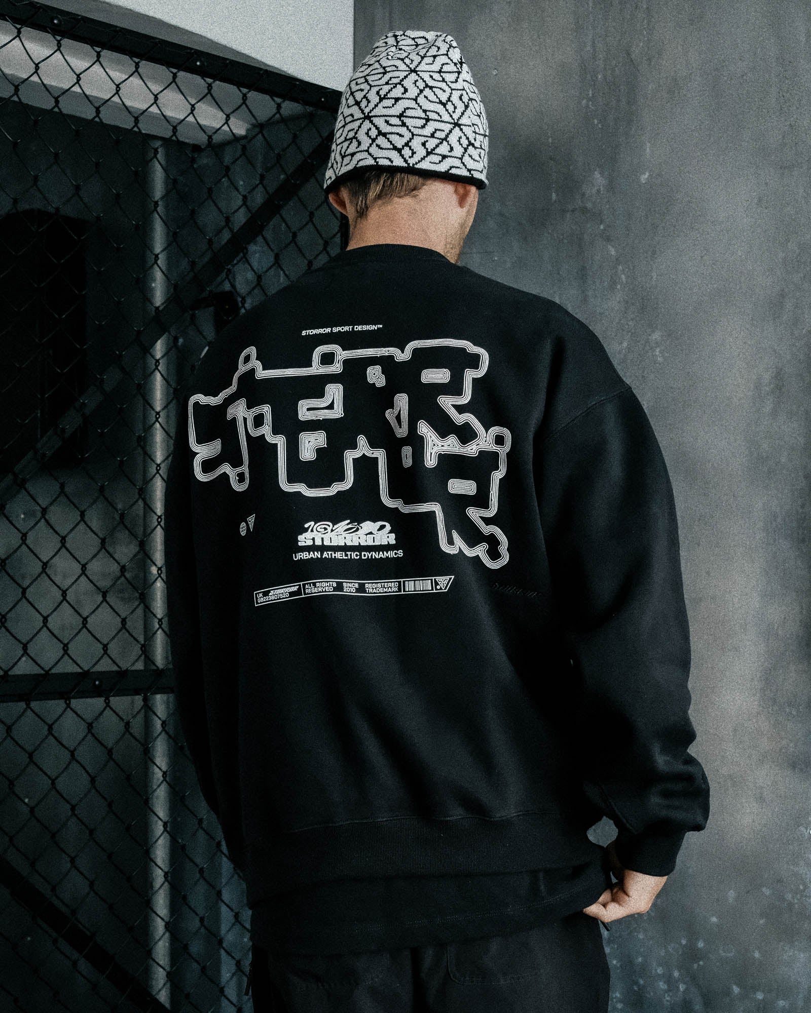 LAYERS CREWNECK