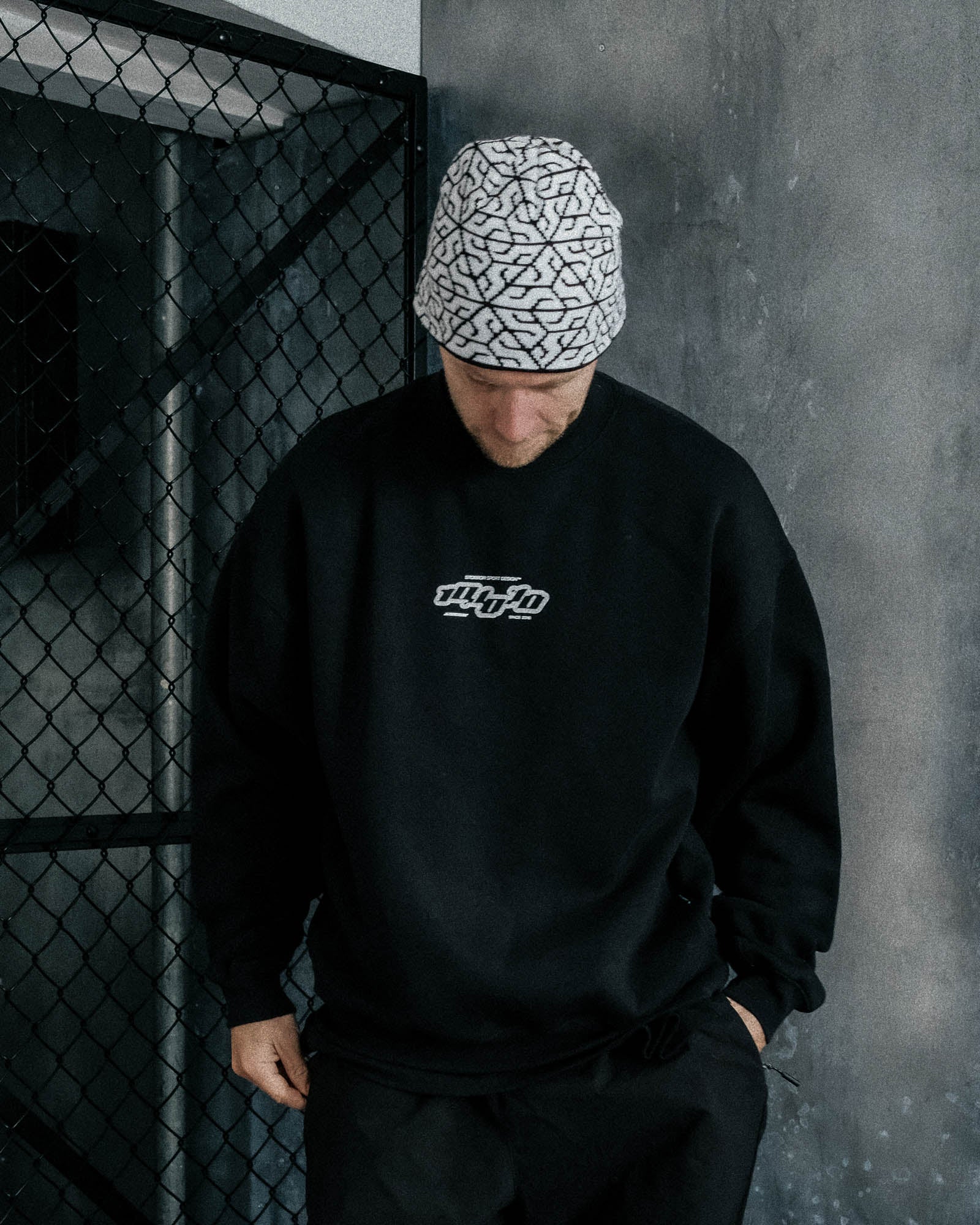 LAYERS CREWNECK