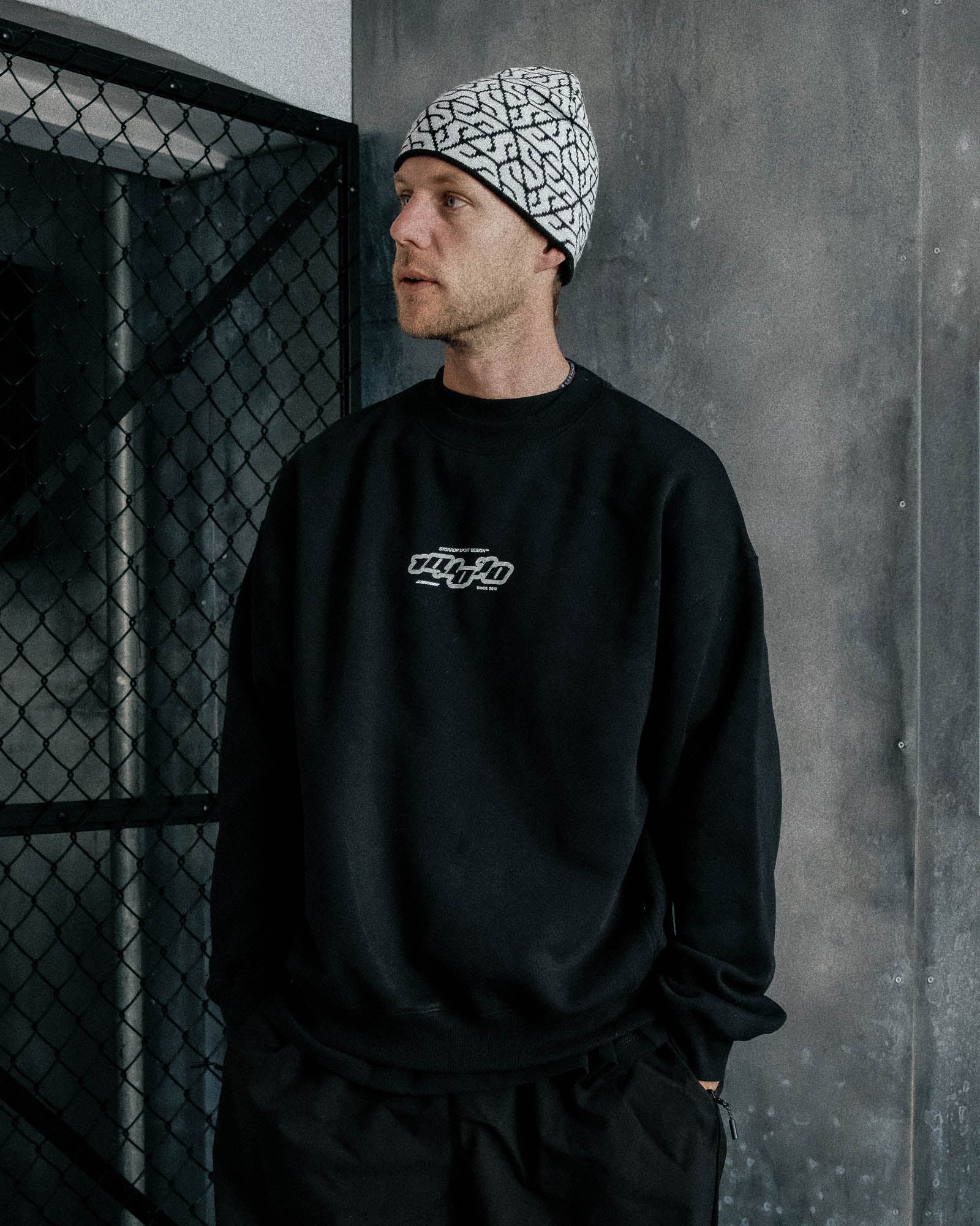 LAYERS CREWNECK